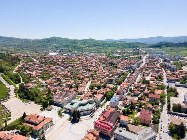 Bulgaristan 'ın Pazardzhik bölgesinin tarihi Panagyurishte kasabasının hava manzarası