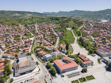 Bulgaristan 'ın Pazardzhik bölgesinin tarihi Panagyurishte kasabasının hava manzarası