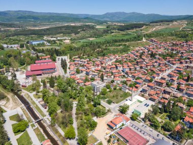Bulgaristan 'ın Pazardzhik bölgesinin tarihi Panagyurishte kasabasının hava manzarası