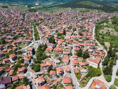 Bulgaristan 'ın Pazardzhik bölgesinin tarihi Panagyurishte kasabasının hava manzarası