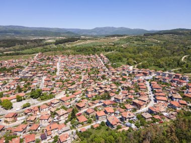 Bulgaristan 'ın Pazardzhik bölgesinin tarihi Panagyurishte kasabasının hava manzarası