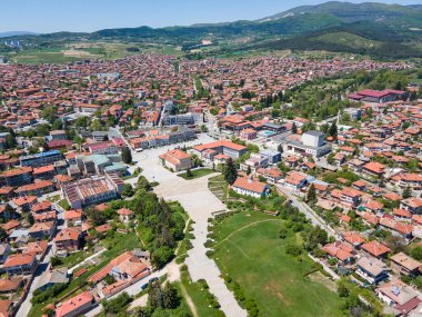 Bulgaristan 'ın Pazardzhik bölgesinin tarihi Panagyurishte kasabasının hava manzarası
