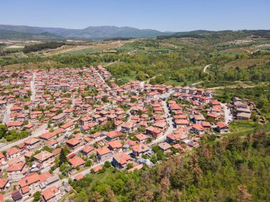 Bulgaristan 'ın Pazardzhik bölgesinin tarihi Panagyurishte kasabasının hava manzarası