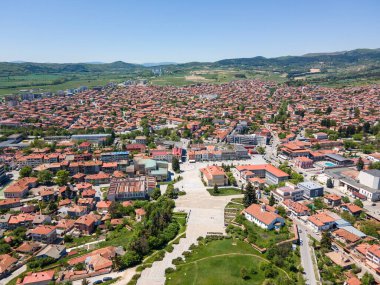 Bulgaristan 'ın Pazardzhik bölgesinin tarihi Panagyurishte kasabasının hava manzarası