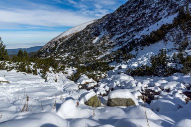 Bulgaristan 'ın Malyovitsa zirvesi yakınlarındaki Rila Dağı' nın şaşırtıcı kış manzarası