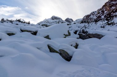 Bulgaristan 'ın Malyovitsa zirvesi yakınlarındaki Rila Dağı' nın şaşırtıcı kış manzarası
