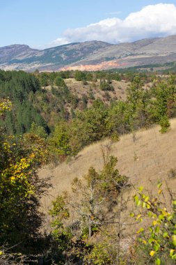 Nishava nehir boğazının sonbahar manzarası, Balkan Dağları, Bulgaristan