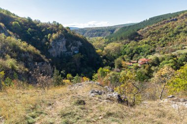 Nishava nehir boğazının sonbahar manzarası, Balkan Dağları, Bulgaristan