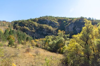 Nishava nehir boğazının sonbahar manzarası, Balkan Dağları, Bulgaristan