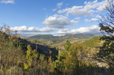 Nishava nehir boğazının sonbahar manzarası, Balkan Dağları, Bulgaristan