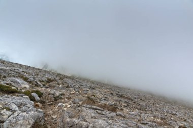 Bulgaristan 'ın Vihren Tepesi yakınlarındaki Pirin Dağı' nın şaşırtıcı yaz manzarası