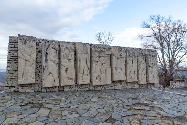 Monumento Las Tres Generaciones Cerca Ciudad Perushtitsa Región Plovdiv Bulgaria — Foto de Stock