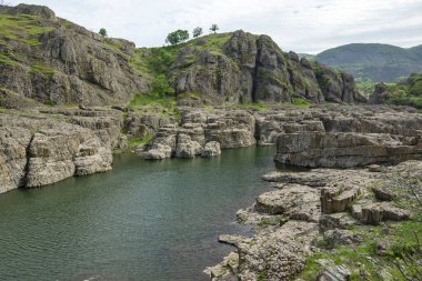 Bulgaristan 'ın Studen Kladenets Barajı' nın altındaki Şeytan Dere (Şeytan Nehri) Kanyonu