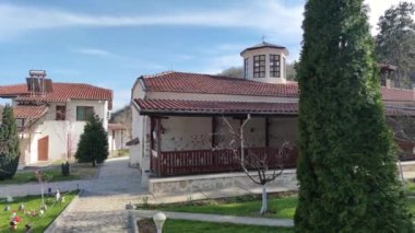 Bulgaristan 'ın Blagoevgrad bölgesindeki Zlatolist Köyü' nde Rahip Stoyna Kilisesi olarak bilinen Aziz George 'a adanmış kilise