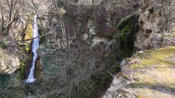 保加利亚普罗夫迪夫地区Rhodopes山的Bachkovo瀑布 — 图库视频影像