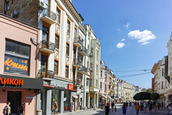 プロヴディフ ブルガリア 2022年8月1日 ブルガリアのプロヴディフ市中心部の典型的な通りと建物 — ストック写真