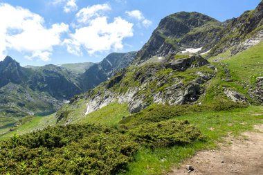 Bulgaristan 'ın Yedi Rila Gölü yakınlarındaki Rila Dağı' nın muhteşem manzarası