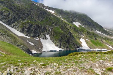 Bulgaristan 'ın Yedi Rila Gölü yakınlarındaki Rila Dağı' nın muhteşem manzarası