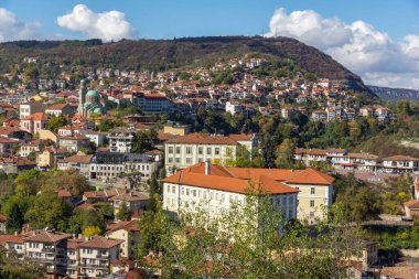 Bulgaristan 'ın Veliko Tarnovo kentinin muhteşem panoramik manzarası