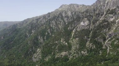 Kirilova Polyana (Cyril çayırı), Kyustendil bölgesi, Bulgaristan yakınlarındaki Rila Dağı 'nın havadan görüntüsü