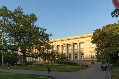 SOFYA, BULGARIA - 30 Temmuz 2021: Bulgaristan 'ın Sofya kentinin şaşırtıcı Günbatımı panoramik manzarası