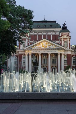 SOFYA, BULGARIA - 30 Temmuz 2021: Bulgaristan 'ın Sofya kentinin şaşırtıcı Günbatımı panoramik manzarası