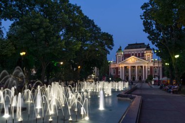 SOFYA, BULGARIA - 30 Temmuz 2021: Bulgaristan 'ın Sofya kentinin şaşırtıcı Günbatımı panoramik manzarası