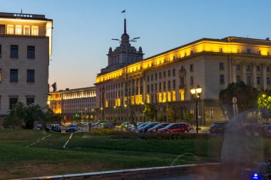 SOFYA, BULGARIA - 30 Temmuz 2021: Bulgaristan 'ın Sofya kentinin şaşırtıcı Günbatımı panoramik manzarası