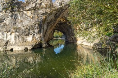Bulgaristan 'ın Lovech Bölgesi' nin Aglen köyü yakınlarından geçen Vit Nehri 'nin şaşırtıcı manzarası