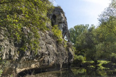 Bulgaristan 'ın Lovech Bölgesi' nin Aglen köyü yakınlarından geçen Vit Nehri 'nin şaşırtıcı manzarası