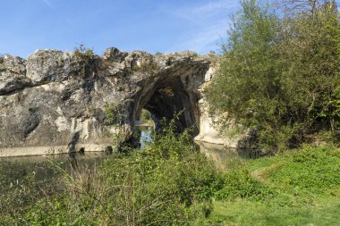 Bulgaristan 'ın Lovech Bölgesi' nin Aglen köyü yakınlarından geçen Vit Nehri 'nin şaşırtıcı manzarası