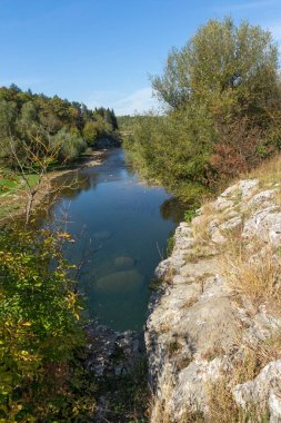 Bulgaristan 'ın Lovech Bölgesi' nin Aglen köyü yakınlarından geçen Vit Nehri 'nin şaşırtıcı manzarası