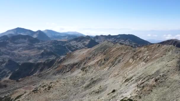 Erstaunliche Luftaufnahme Des Pirin Gebirges Der Nähe Des Polezhan Gipfels — Stockvideo