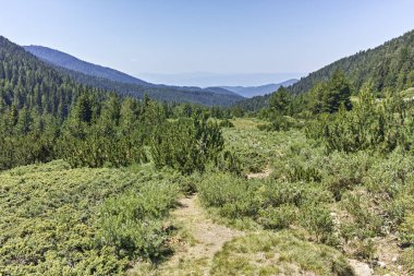 Bulgaristan 'ın Begovitsa kulübesi yakınlarındaki Pirin Dağı' nın şaşırtıcı manzarası