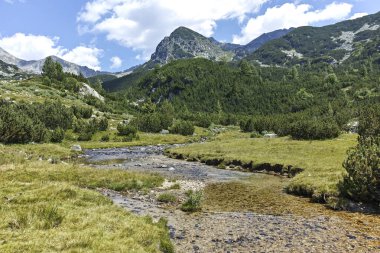 Bulgaristan 'ın Begovitsa kulübesi yakınlarındaki Pirin Dağı' nın şaşırtıcı manzarası