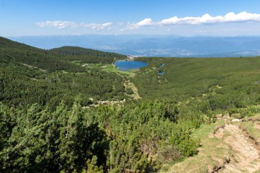 Bulgaristan 'ın Bezbog Gölü yakınlarındaki Pirin Dağı' nın İnanılmaz Yaz Manzarası