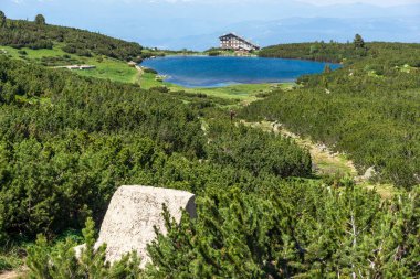 Bulgaristan 'ın Bezbog Gölü yakınlarındaki Pirin Dağı' nın İnanılmaz Yaz Manzarası