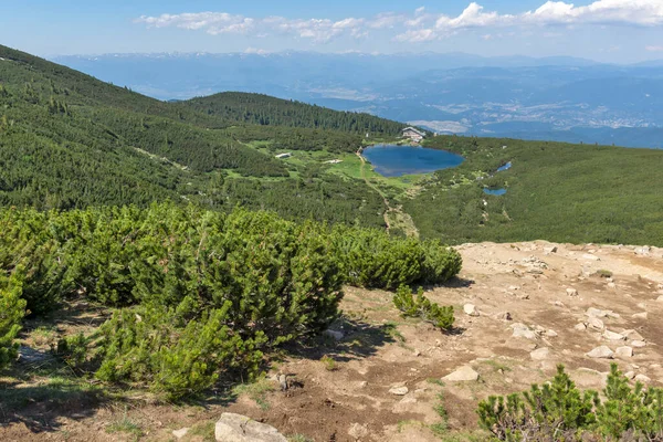 ブルガリアのベズボグ湖近くのピリン山の素晴らしい夏の風景 — ストック写真