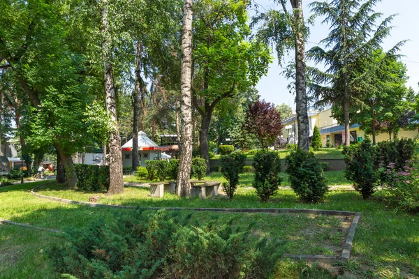 ブルガリアのヴェリングラード 2021年6月29日 ブルガリアのパザルジェイク地方ヴェリングラードの有名なスパリゾートの中心 — ストック写真