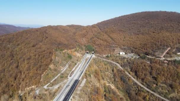 ヘムス 高速道路 ヴィティニャ峠 ソフィア地域 ブルガリアでのビレッシュ ビアドュートの空中写真 — ストック動画