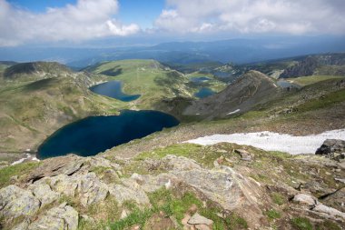 Bulgaristan 'ın Yedi Rila Gölünün etrafındaki Rila Dağı' nın muhteşem manzarası
