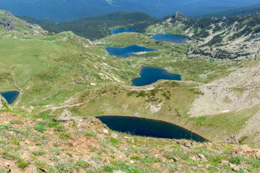 Bulgaristan 'ın Yedi Rila Gölünün etrafındaki Rila Dağı' nın muhteşem manzarası