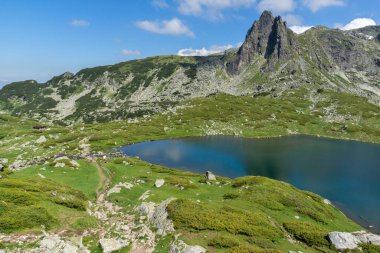 Bulgaristan 'ın Yedi Rila Gölünün etrafındaki Rila Dağı' nın muhteşem manzarası