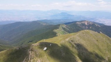 Bulgaristan 'ın Blagoevgrad bölgesindeki Belasitsa Dağı' nın hava gün batımı manzarası
