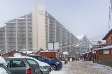 BOROVETS, BULGARIA - 14 Ocak 2022: Bulgaristan 'ın Sofya Bölgesi' ndeki Rila Dağı 'ndaki Borovets kayak merkezinin kış manzarası