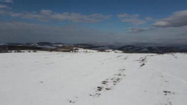 Lyulin Dağı 'nın kar kaplı havadan görünüşü, Sofya Şehir Bölgesi, Bulgaristan