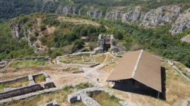 İkinci Bulgar İmparatorluğu, Rusçuk bölgesi ve Bulgaristan 'dan Ortaçağ tahkim edilmiş Cherven kentinin havadan görünüşü