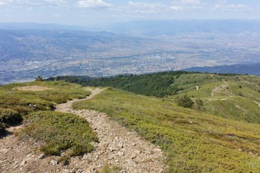 Bulgaristan 'ın Blagoevgrad bölgesindeki Belasitsa Dağı' nın şaşırtıcı yaz manzarası