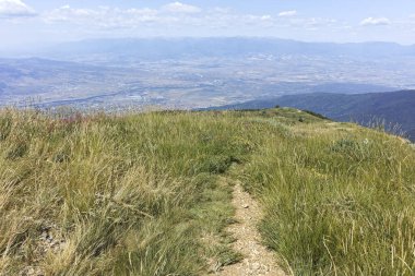 Bulgaristan 'ın Blagoevgrad bölgesindeki Belasitsa Dağı' nın şaşırtıcı yaz manzarası