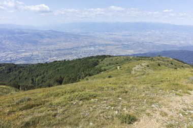 Bulgaristan 'ın Blagoevgrad bölgesindeki Belasitsa Dağı' nın şaşırtıcı yaz manzarası